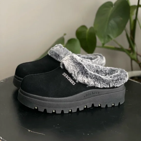 Skechers Women's Fortress Clog Slipper - Picture 2 of 11